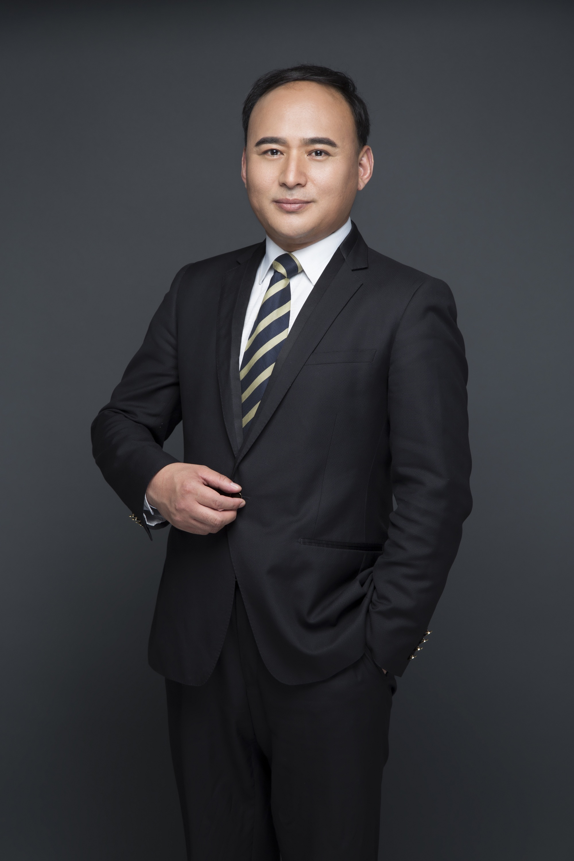 邹建军 视觉与舞美负责人